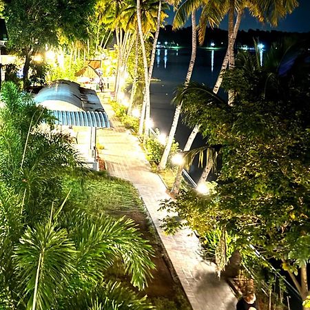 Jaladarshini Lakeside Gardens Bed and Breakfast Kollam Exterior foto