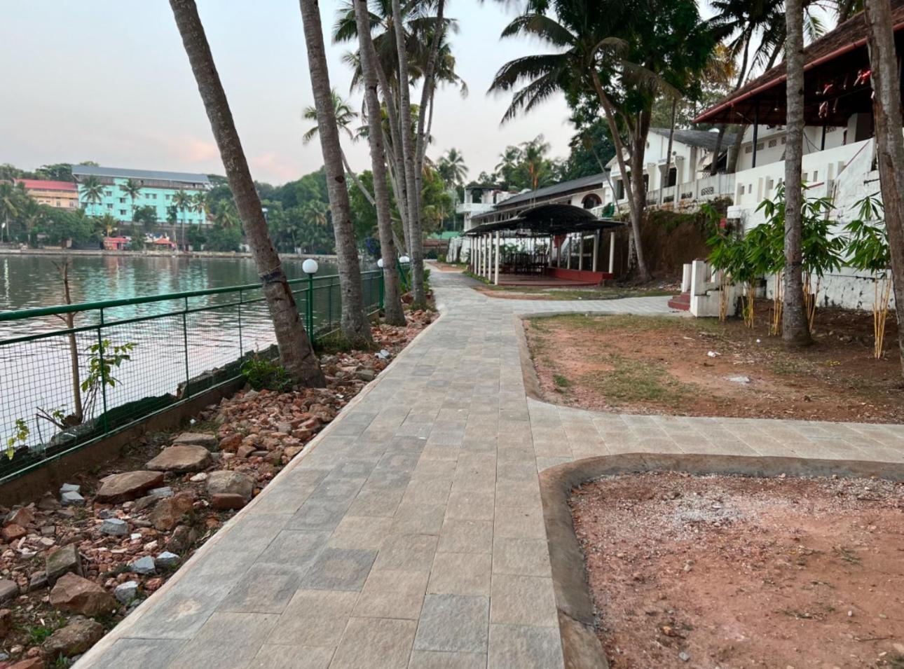 Jaladarshini Lakeside Gardens Bed and Breakfast Kollam Exterior foto