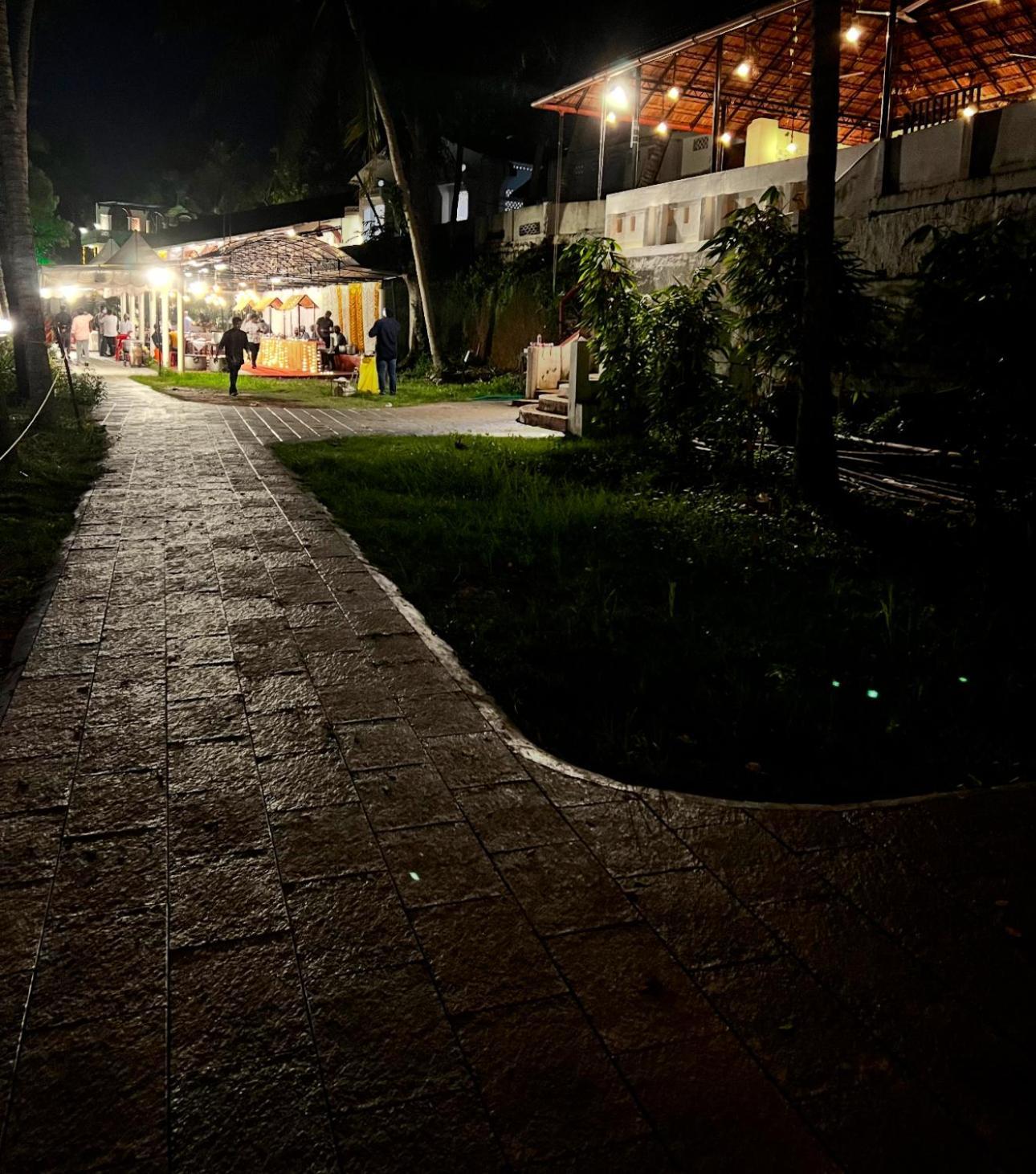 Jaladarshini Lakeside Gardens Bed and Breakfast Kollam Exterior foto