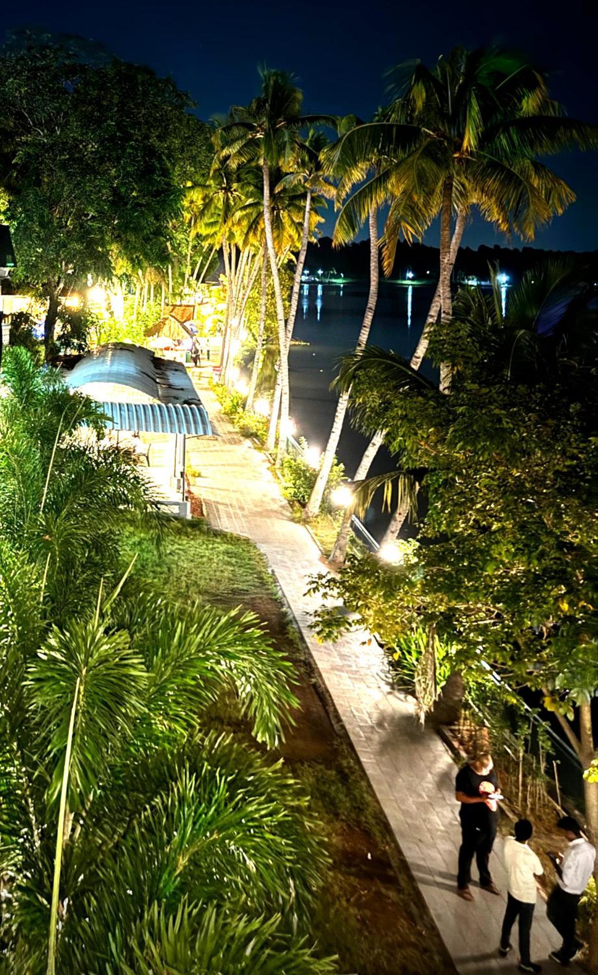 Jaladarshini Lakeside Gardens Bed and Breakfast Kollam Exterior foto